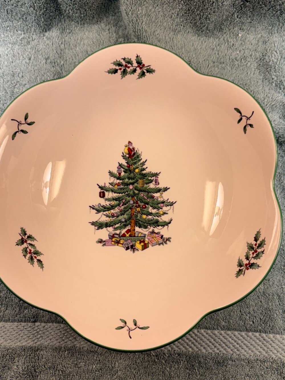 Spode Christmas Tree 9" Daisy Bowl Scalloped Serving Dish NIB Made in England